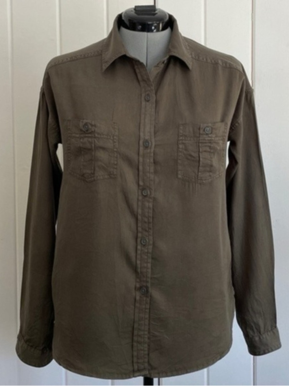 Men's Olive Green Button-Up Shirt